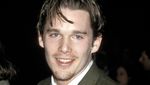 5 Foto Muda Ethan Hawke yang Bikin Jatuh Cinta