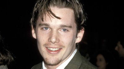5 Foto Muda Ethan Hawke yang Bikin Jatuh Cinta