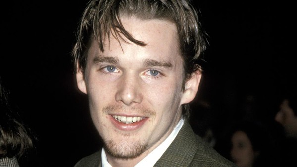 5 Foto Muda Ethan Hawke yang Bikin Jatuh Cinta