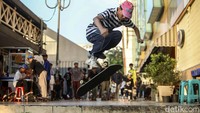 Dalam acara tersebut para skateboarder saling pamer aksi dalam arena yang tersedia.
