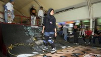 Ada juga skateboarder wanita lho...