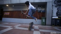 Selain pamer skil ajang ini juga menjadi sarana silaturahmi antar skateboarder di Jakarta.