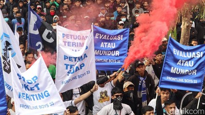 Aksi Bobotoh Desak Manajemen Persib Minta Maaf