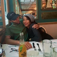 Satu-satunya anak perempuan penyanyi lawas Sade juga bertransisi menjadi laki-laki. Izaak Theo secara khusus mengunggah ucapan terima kasih di Instagram kepada sang ibu yang selalu berada di sisinya. Terima kasih untuk perjuanganmu sampai saya merasa sempurna sebagai pria. Terima kasih untuk keberanianmu ketika hidup terasa berat, dan cinta yang Ibu berikan, tulisnya pada 2019. (Foto: Instagram/@izaaktheo)