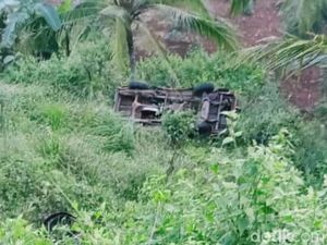 Bandsaw Terjun ke Jurang di Paranggupito Wonogiri, Pengemudi Tewas