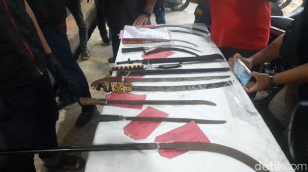 Barang bukti senjata tajam yang digunakan ABG Jambi