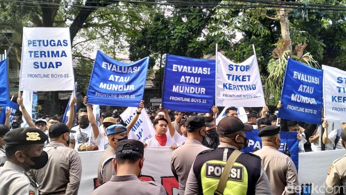 Bobotoh kembali berdemo di Graha Persib
