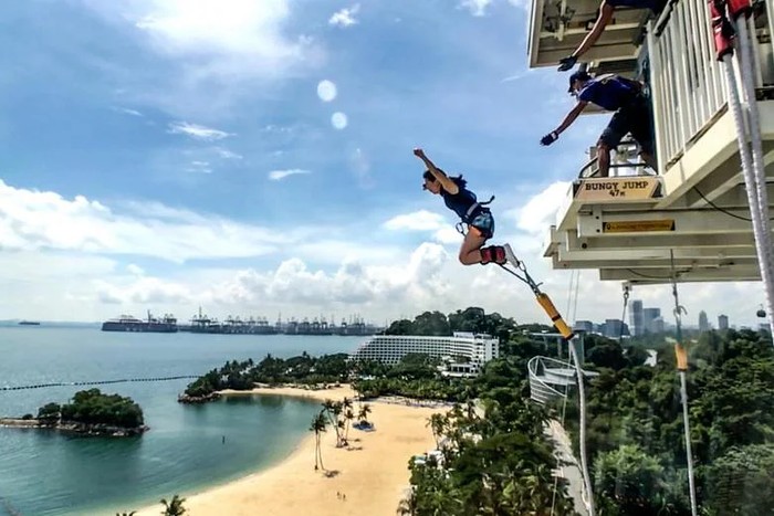 Bungee Jumping AJ Hackett Sentosa Park