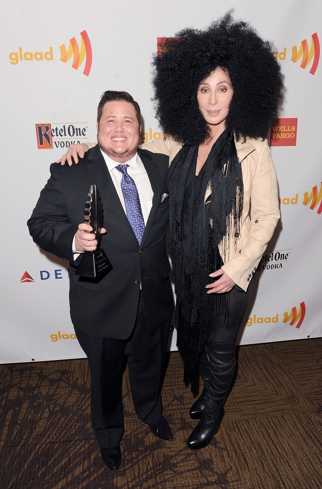 Chaz Bono, anak semata wayang Cher dan mendiang Sonny Bono, menjadi sorotan saat mengubah gendernya. Terlahir sebagai perempuan, Chaz menjadi laki-laki di mata hukum pada 2010 saat berusia 40 tahun. Kepada The Mirror, Cher mengatakan transisi tersebut justru semakin mempererat hubungannya dengan sang anak. Rasa kehilangan yang saya takutkan akan terjadi, ternyata tidak terasa, kata pelantun Believe itu pada 2013. (Foto: Jason Merritt/TERM)