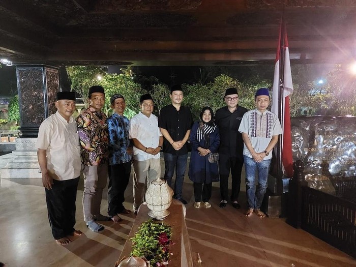 Cucu Bung Karno Ajak Wabup Blitar Ziarah ke Makam Soekarno