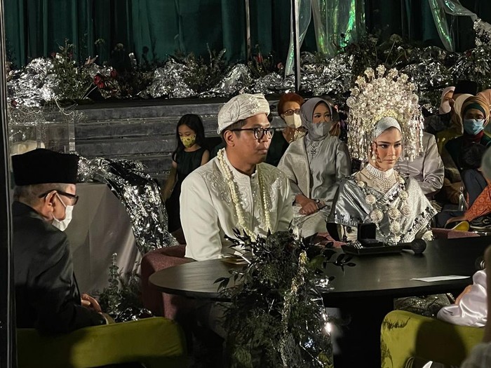 Foto pernikahan Sivia Azizah dan Pria Hardie. Foto: Dok. @likosukhoyd. Foto pernikahan Sivia Azizah dan Pria Hardie. Foto: Dok. @likosukhoyd.