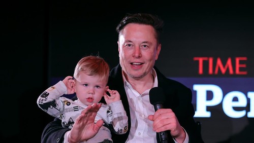 NEW YORK, NEW YORK - DECEMBER 13: Elon Musk and son X Æ A-12 on stage TIME Person of the Year on December 13, 2021 in New York City. (Photo by Theo Wargo/Getty Images for TIME)