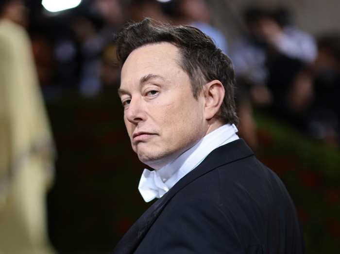 NEW YORK, NEW YORK - MAY 02: 
  Elon Musk attends The 2022 Met Gala Celebrating In America: An Anthology of Fashion at The Metropolitan Museum of Art on May 02, 2022 in New York City. (Photo by Dimitrios Kambouris/Getty Images for The Met Museum/Vogue)