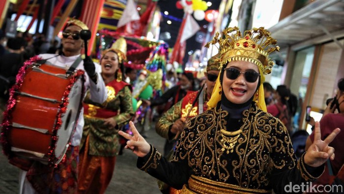 Gegap Gempita Karnaval di PRJ Dalam rangka memeriahkan HUT ke-495 DKI Jakarta, PRJ menggelar karnaval yang berlangsung meriah. Penasaran?