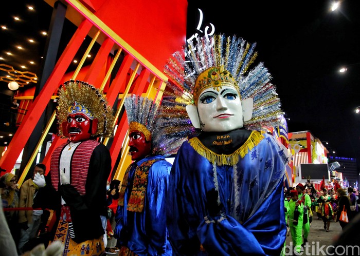 Dalam rangka memeriahkan HUT ke-495 DKI Jakarta, PRJ menggelar karnaval yang berlangsung meriah. Penasaran?