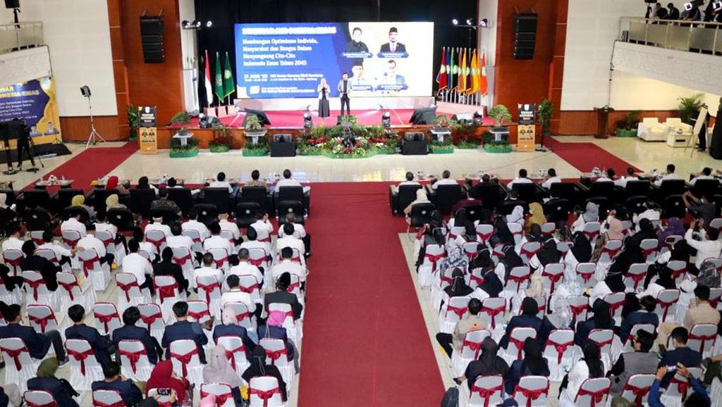 Genjot Semangat-Optimisme Pemuda Lewat Seminar Indonesia Emas