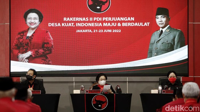 Ketua Umum PDI Perjuangan Megawati Soekarnoputri hadiri pembukaan Rakernas II PDIP. Ia juga secara resmi membuka Rapat Paripurna II di sekolah partai PDIP.
