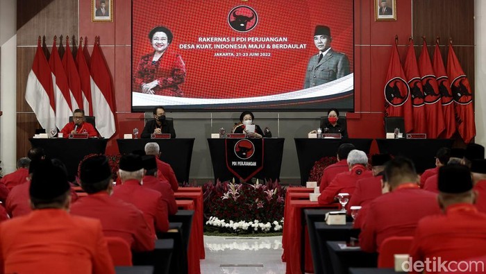 Ketua Umum PDI Perjuangan Megawati Soekarnoputri hadiri pembukaan Rakernas II PDIP. Ia juga secara resmi membuka Rapat Paripurna II di sekolah partai PDIP.
