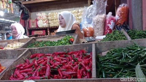 Harga cabai merah di pasar Ciamis tembus Rp 120 ribu per kilogram.