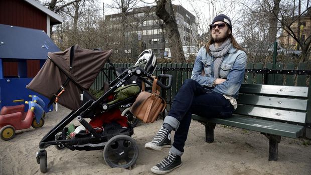 TO GO WITH AFP STORY BY CAMILLE BAS-WOHLERT:Swedish Anders Veide sits next to a baby carriage where his child Alma rests during his paternity leave at Humlegarden park in Stockholm on April 24, 2013.   AFP PHOTO / JONATHAN NACKSTRAND        (Photo credit should read JONATHAN NACKSTRAND/AFP via Getty Images)