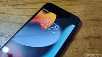 Apple membawa sejumlah peningkatan untuk iPhone SE 2022, tapi dari segi tampilan masih sama seperti pendahulunya. 