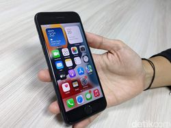 Menggenggam iPhone SE 2022, HP 5G Apple Termurah Desainnya Jadul