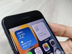 Menggenggam iPhone SE 2022, HP 5G Apple Termurah Desainnya Jadul