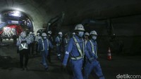 Proses secondary lining ini akan menambah ketahanan terowongan sesuai dengan desain konstruksi hingga 100 tahun dan memberikan hasil akhir yang halus dan konsisten.