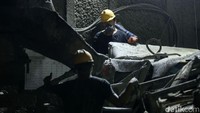 Lapisan beton yang digunakan pada konstruksi terowongan di proyek KCJB memiliki standar yang paling tinggi (high performance concrete) dalam sejarah konstruksi di Indonesia.