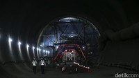 Tunnel 2 pada proyek Kereta Cepat Jakarta-Bandung (KCJB) berhasil ditembus pada Jumat, 17 Juni 2022.