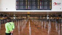 Mengutip AP, ribuan pegawai yang tergabung dalam serikat pekerja menggelar aksi mogok massal di Ibu Kota Brussel, Belgia.