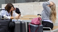 Sebagai informasi, serikat pekerja menuntut kenaikan gaji untuk mengimbangi inflasi.  