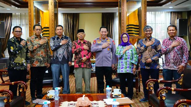 Kapolri Jenderal Listyo Sigit bertemu dengan Dewan Pers Indonesia