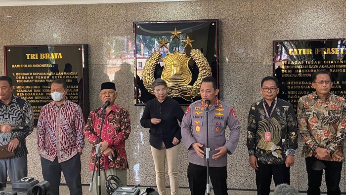 Kapolri Jenderal Listyo Sigit Prabowo bertemu Ketua Dewan Pers Azyumardi Azra. (Azhar/detikcom)
