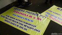 Indra Kenz terjerat kasus judi online atau penyebaran berita bohong atau hoax atau penipuan melalui YouTube, Instagram, dan Telegram menawarkan keuntungan melalui aplikasi Binomo yang merugikan masyarakat. 