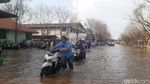 Penampakan Banjir Rob di Pelabuhan Semarang Sore Tadi