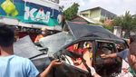 Penampakan Mobil Ringsek Tertabrak KA Argo Sindoro di Bekasi