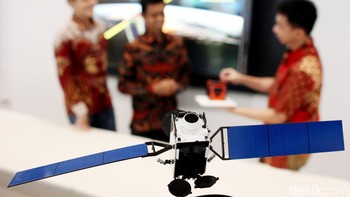 Satelit nano atau cubesat ini merupakan satelit kecil pertama buatan ilmuwan muda Indonesia dan akan segera diserahkan kepada JAXA (Japan Aerospace Exploration Agency) yang akan dipasangkan/diinstall ke dalam alat pelontar satelit nano sebagai salah satu bentuk persiapan peluncuran satelit. Nantinya pada bulan November 2022 satelit nano akan dilepaskan dari ISS (International Space Station). 