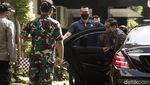 Lambaian Tangan Jokowi Saat Hadiri Rakernas II PDIP