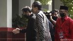 Lambaian Tangan Jokowi Saat Hadiri Rakernas II PDIP