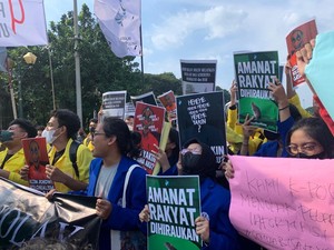 Tiba di Patung Kuda, Mahasiswa Tolak Draf RKUHP Nyanyi Ultah Buat Jokowi