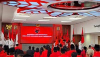 Sejumlah nama calon presiden (capres) akan menjadi salah satu agenda krusial yang dibahas dalam Rapat Kerja Nasional (Rakernas) Partai Demokrasi Indonesia Perjuangan (PDIP) yang digelar pada 21 hingga 23 Juni.  