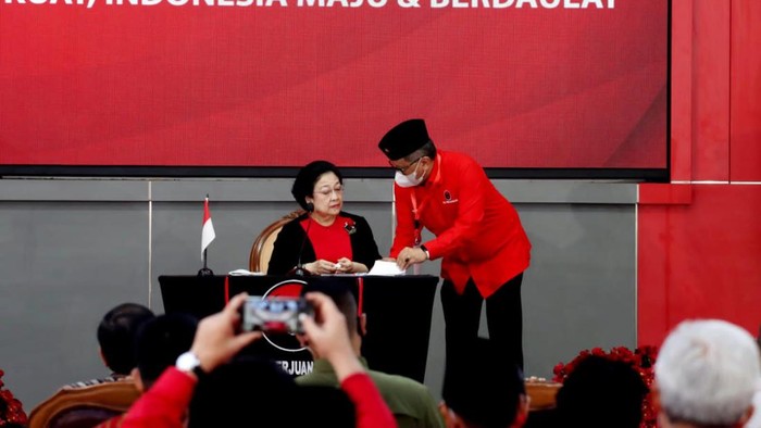 1 Ketua Umum PDIP Megawati Soekarnoputri memberikan arahan serta membuka Rakernas II PDIP di Jakarta, Selasa (21/6/2022). Rakernas PDIP kali ini mengusung tema Desa Kuat, Indonesia Maju dan Berdaulat.
