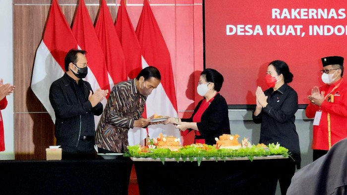 1 Ketua Umum PDIP Megawati Soekarnoputri memberikan arahan serta membuka Rakernas II PDIP di Jakarta, Selasa (21/6/2022). Rakernas PDIP kali ini mengusung tema Desa Kuat, Indonesia Maju dan Berdaulat.