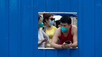 Pagar pembatas dibangun di sejumlah kawasan Shanghai untuk membatasi aktivitas warganya di tengah pandemi COVID-19.  