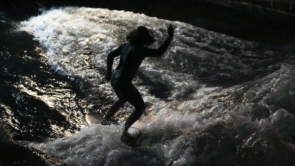 Sungai ini dikenal dengan sebutan ombak tunggal (standing wave) dan jadi tujuan para peselancar untuk surfing.