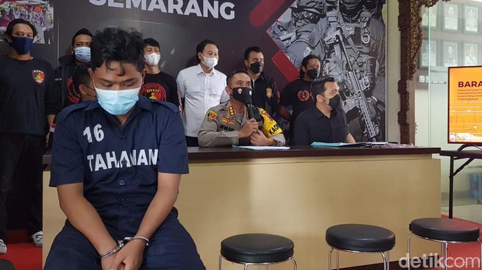 Oknum driver taksi online yang dibekuk tim Resmob Satreskrim Polrestabes Semarang, Selasa (21/6/2022).