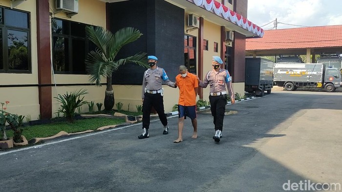 Pelaku digiring di Mapolres Kulon Progo, Selasa (21/6/2022).