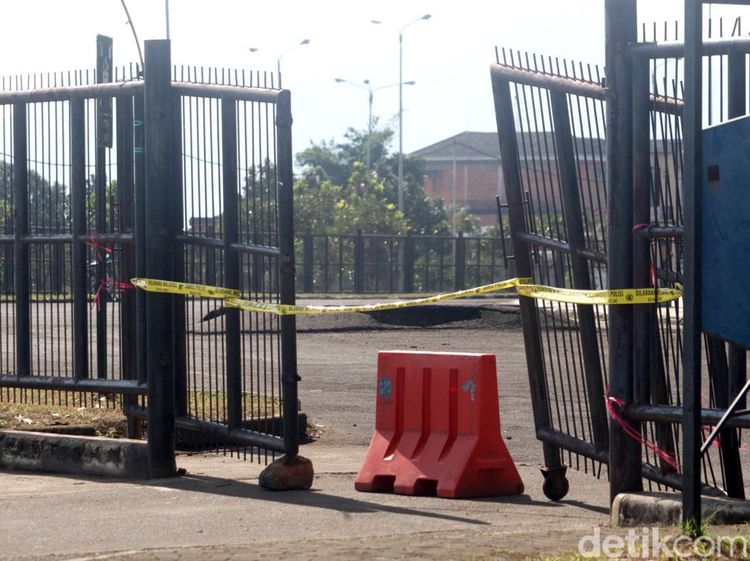 Garis Polisi Melintang di Stadion GBLA Buntut Tewasnya 2 Bobotoh
