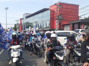 800 Polisi Solo Kawal Konvoi Panser Biru hingga Masuk Stadion Manahan